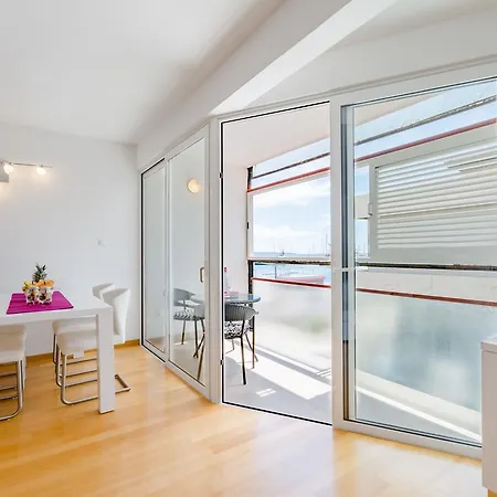 West Coast Ave Apartment