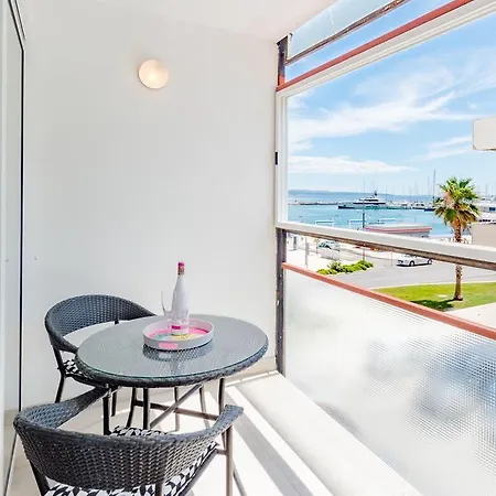 West Coast Ave Apartment Split
